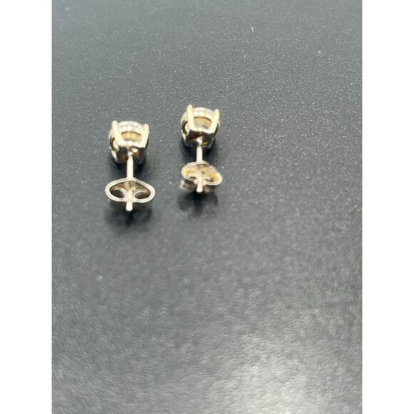 Ross Simons 14K White Gold Round Prong Set Post Stud Earrings 5.7mm 0.98 grams - Picture 9 of 10